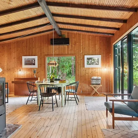 2 Bedroom Gorgeous In *
